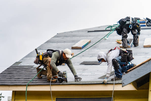 Professional Roofing technician working in Moscow, PA